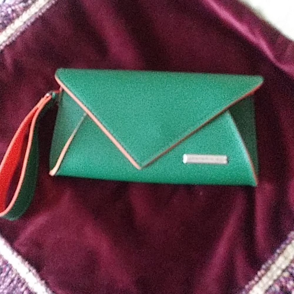 Jantaminiau, wrist clutch
